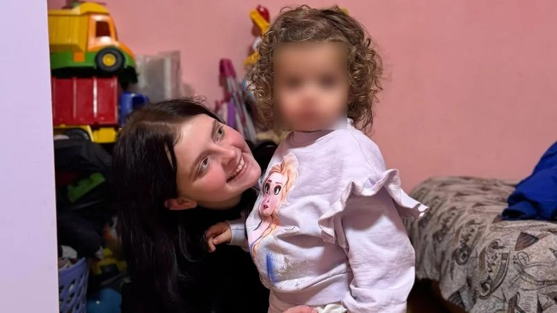 17-річній випускниці інтернату з Дніпропетровщини повернули дитину