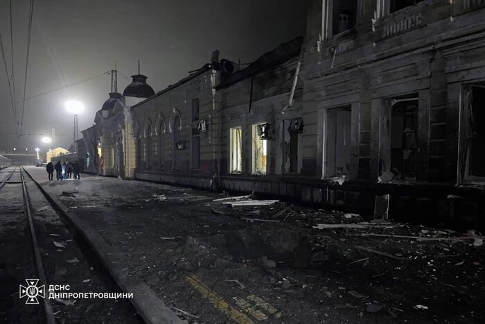 Через обстріл П’ятихаток затримуються потяги УЗ