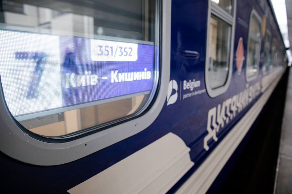 Укрзалізниця додає вагони у потягах до Кишинева через обстріл Одещини