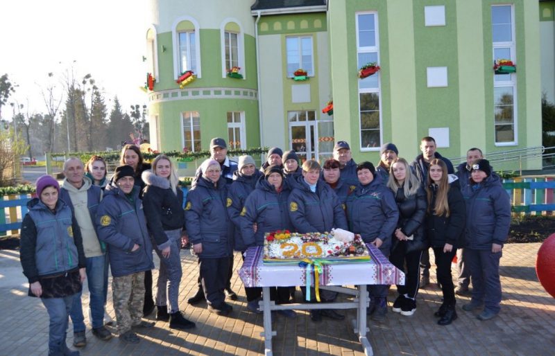 30-кілограмовий овочевий торт приготували для тварин з нагоди ювілею Подільського зоопарку