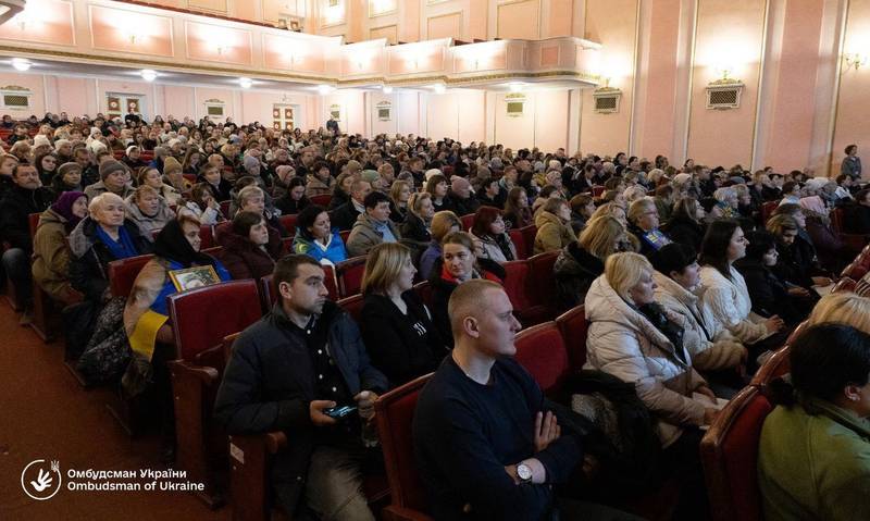 Поділилися своїм болем: про що говорили родини зниклих і полонених військових на зустрічі з Омбудсманом у Хмельницькому