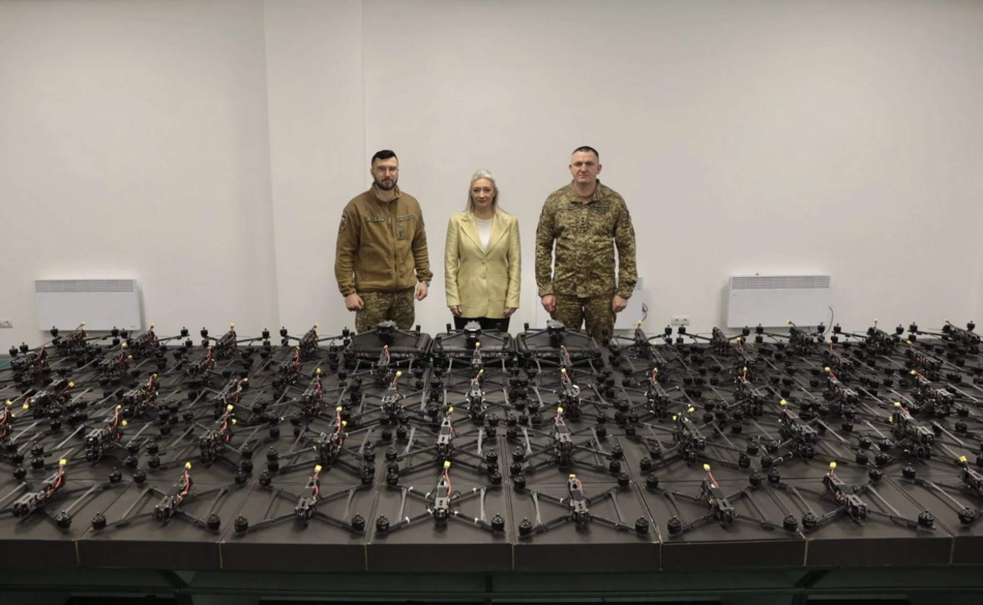 100 FPV та 3 «Мавіки» передали вінничани бригаді «Червоної Калини»