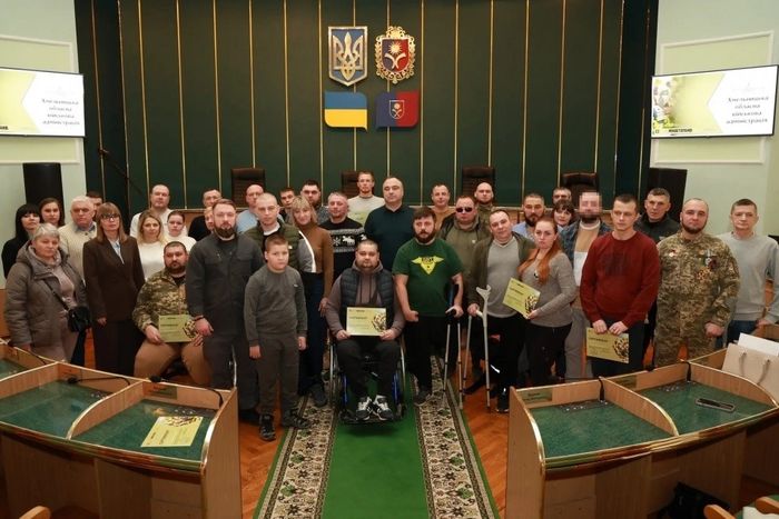 Ветеранам і родинам загиблих вручили сертифікати на житло