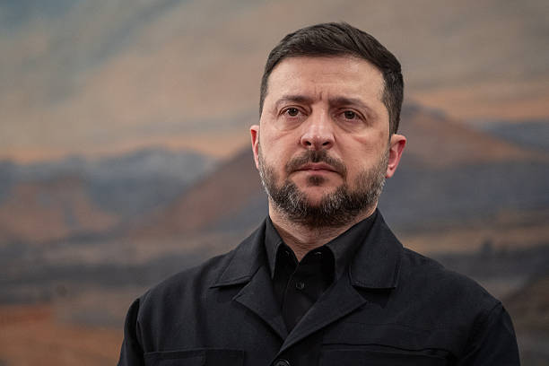 Зеленський готовий відвести війська з лінії фронту