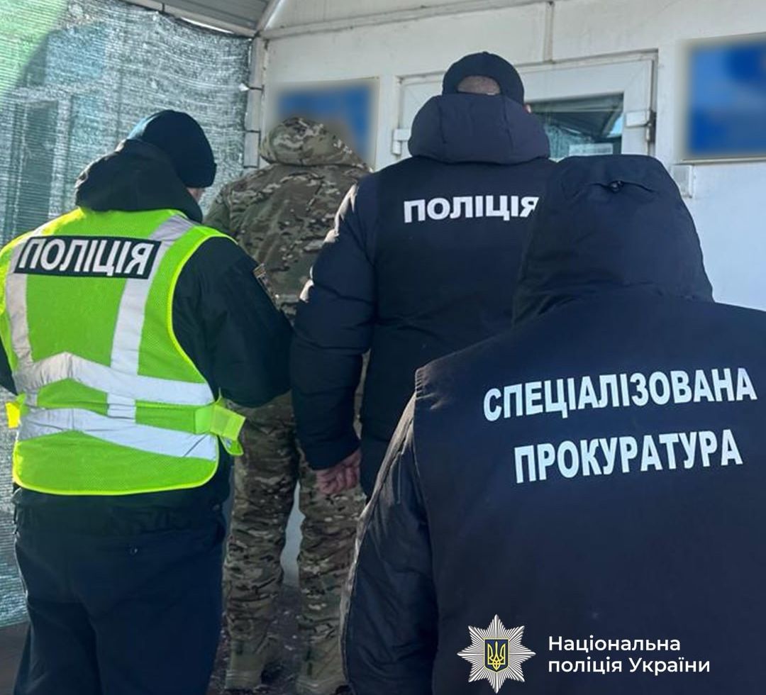 У матері загиблого сина вимагала 190 000 гривень «відкату» за виплату одноразової грошової допомоги: у поліцейські викрили службовицю ТЦК та СП