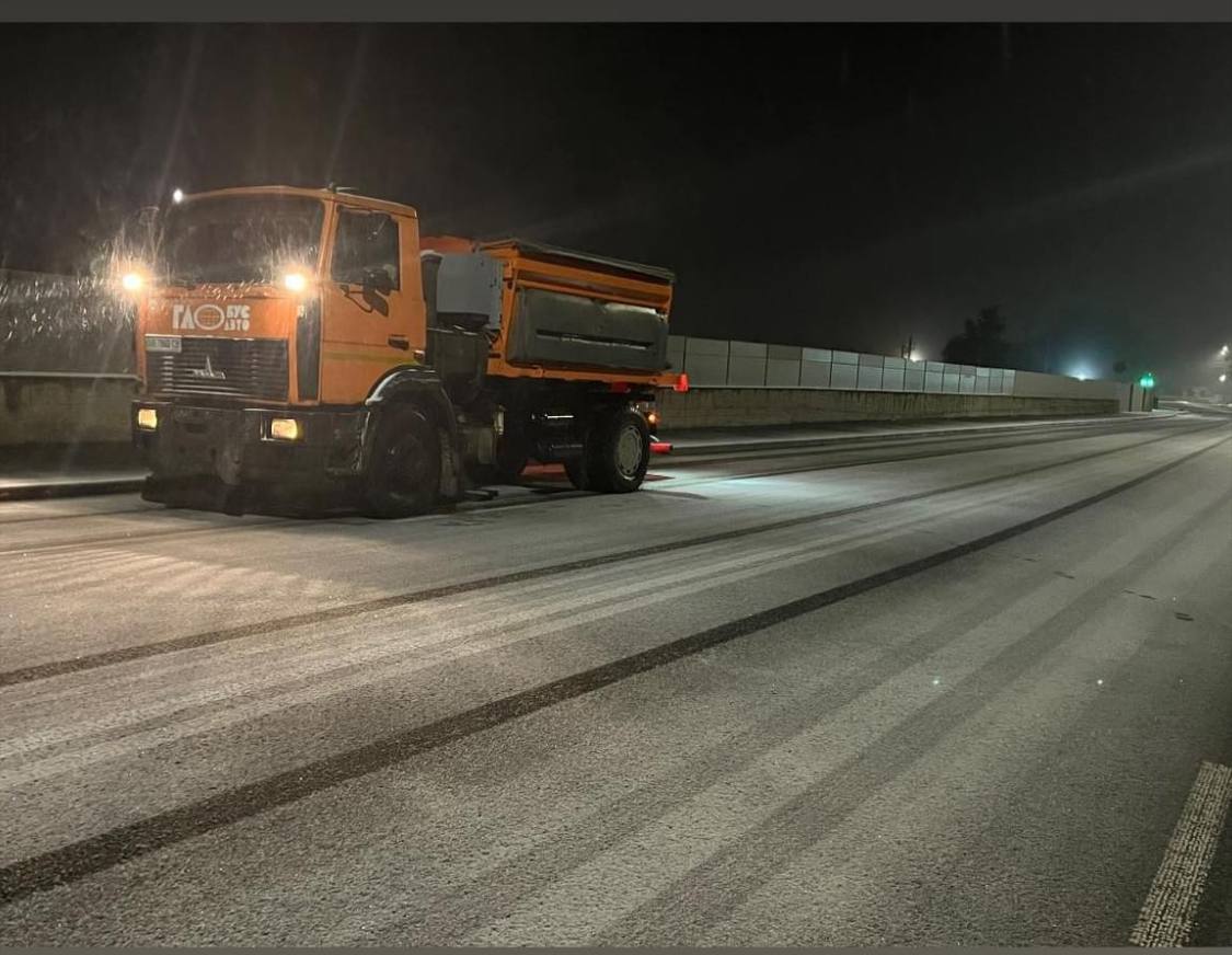 У Вінниці відучора триває протиожеледна обробка доріг і пішохідних зон