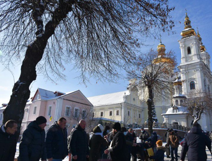 На Водохреща купається Україна та освячує воду