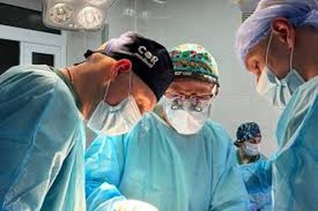 Трансплантацію серця вперше самостійно виконали лікарі у Вінниці