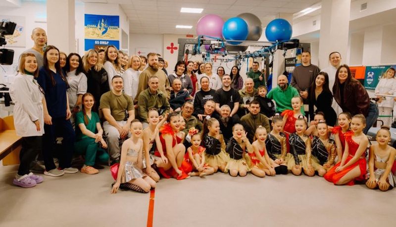 Wellboy у Вінниці заспівав для військових у вінницькому реабілітаційному центрі Recovery