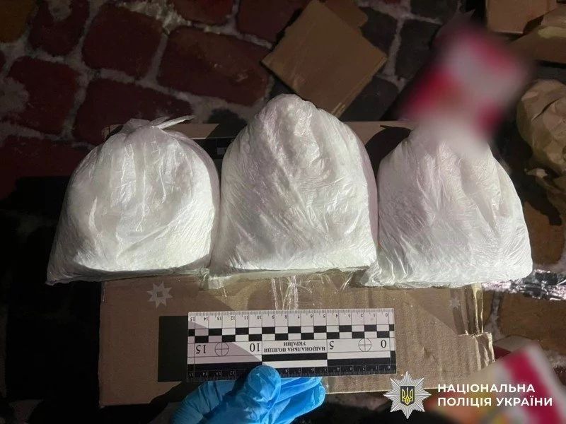 У Вінниці чоловік збував психотропи через поштомати