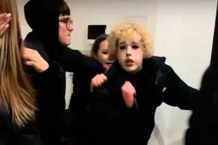 Шокуючі подробиці масового побиття підлітка у торговому центрі