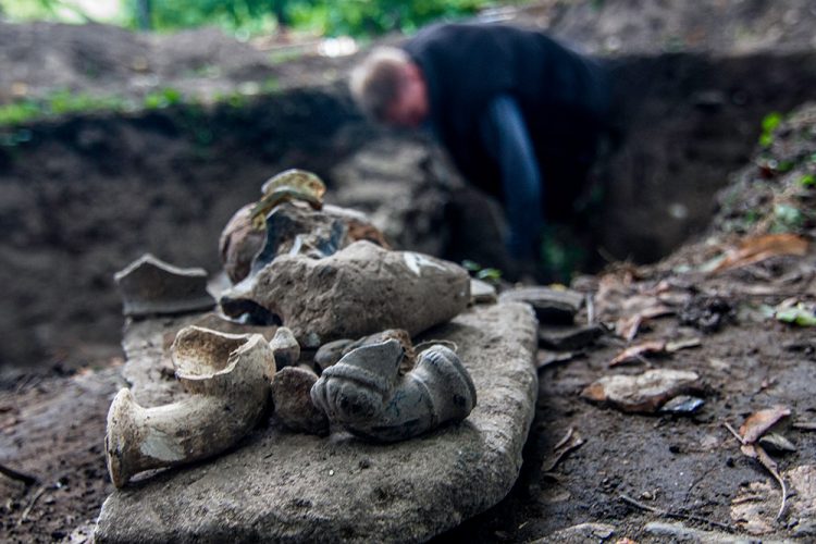 На Хмельниччині знайшли унікальну люльку XVIII століття, аналогів якій немає в музеях