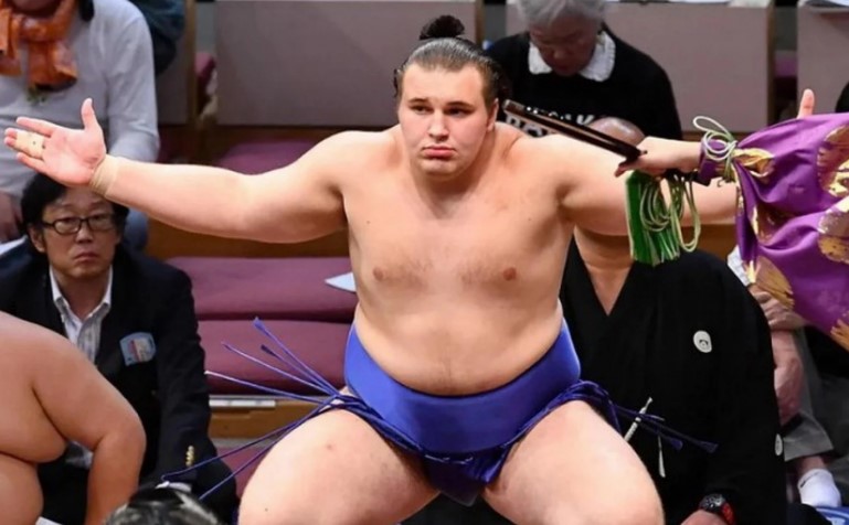 Вінницький сумоїст, що став зіркою Японії таки здобув ще одну перемогу на найвищому турнірі у Японії.