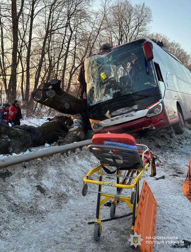 Пасажирський автобус “Відень–Київ” потрапив у ДТП на Львівщині