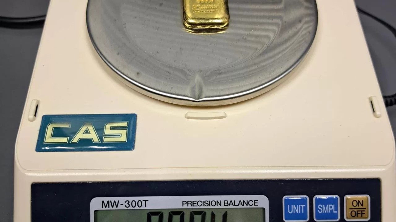 У молитовнику та шкарпетках ховали золото від митників