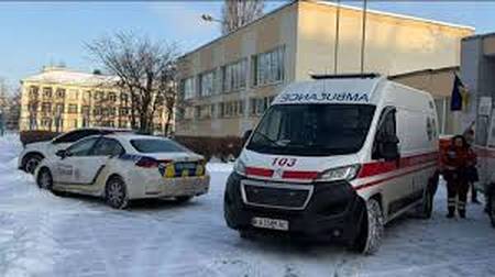 У Києві учень напав з ножем на вчительку та однокласника