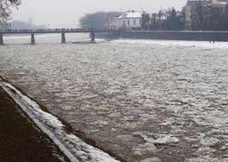 Потепління – на Заході України на річках розпочався справжній льодохід