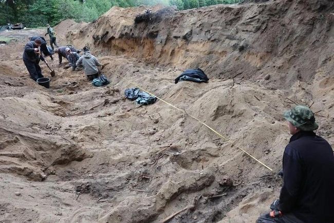 Уряд дозволив Польщі провести пошук останків “Волинської трагедії”