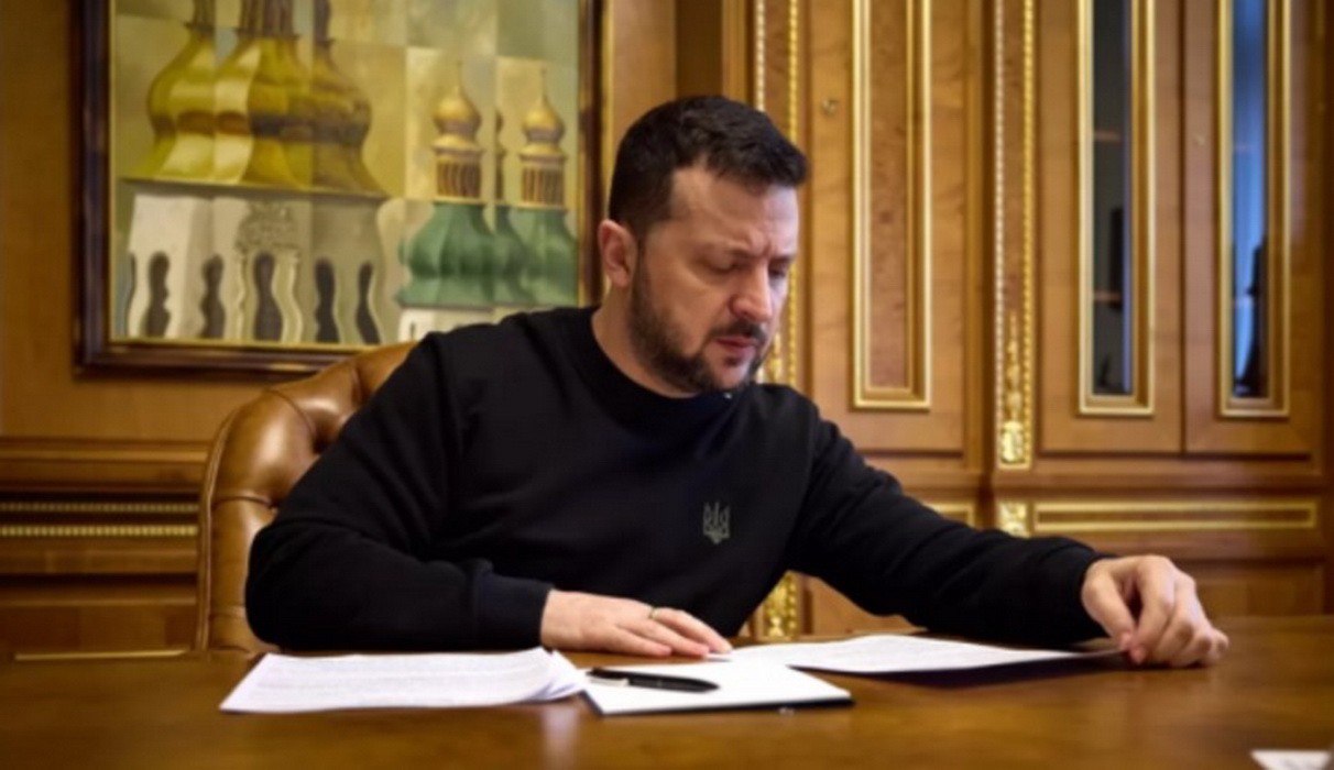 Трьох жителів Хмельниччини відзначив державними нагородами