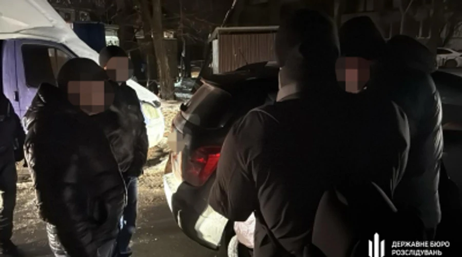 Чоловік вимагав у посадовця ТЦК $100 тисяч