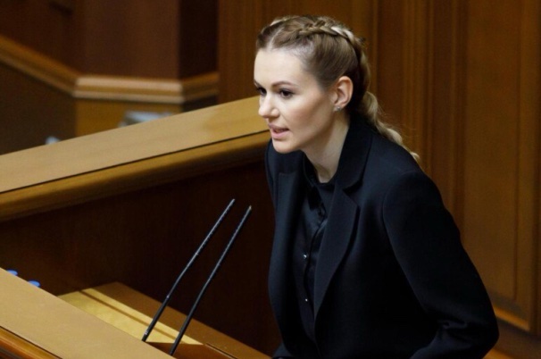 Суд дозволив зняти електронний браслет з Анни Скороход, — «Суспільне»