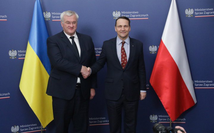 Україна перемістила до Польщі частину виробництва дронів та ракет