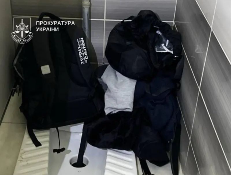 Напад учня у школі з ножем на вчительку та однокласника