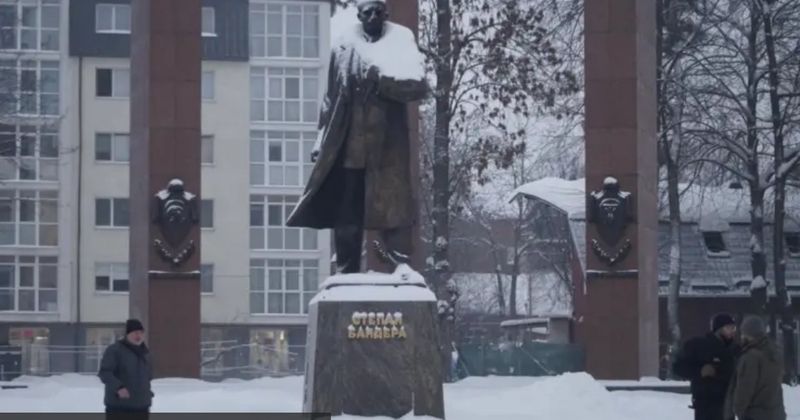 Росія атакувала пам’ятник Бандері в центрі Львова