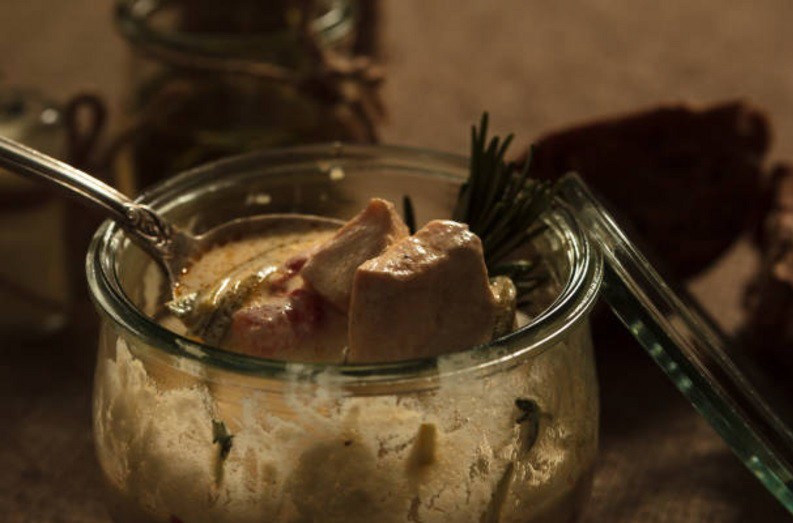 Чоловіка госпіталізували з ботулізмом