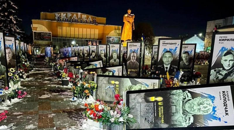 Нелюд – жінка розтрощила площу Героїв