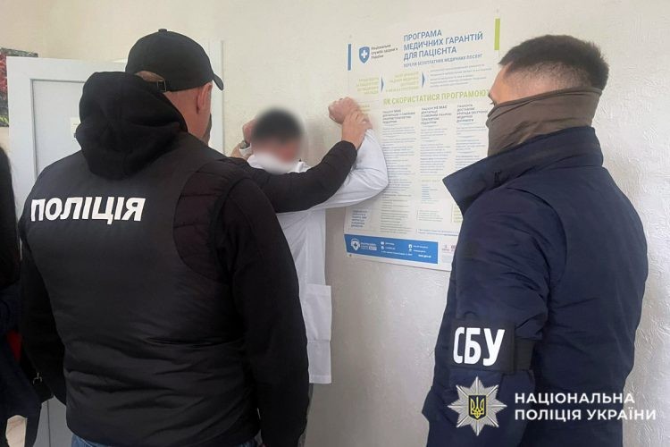 Судитимуть заввіділенням психлікарні за хабар у 1,5 тисяч доларів