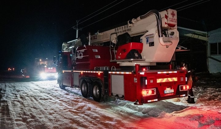 Під час повітряної тривоги на Хмельниччині було пошкоджено одне з підприємств району