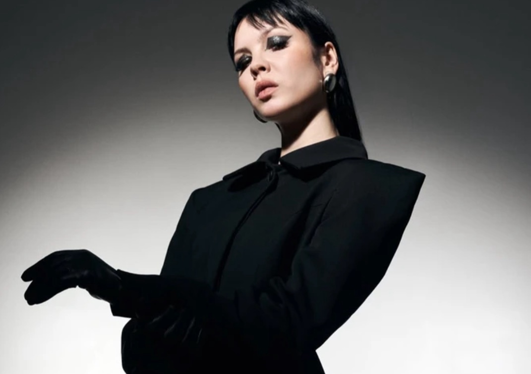 У мережі розгорівся скандал між учасницею Нацвідбору на Євробачення 2026, співачкою та продюсеркою Jerry Heil (Яною Шемаєвою) та співачкою Кажанною. (Ганною Макієнко)