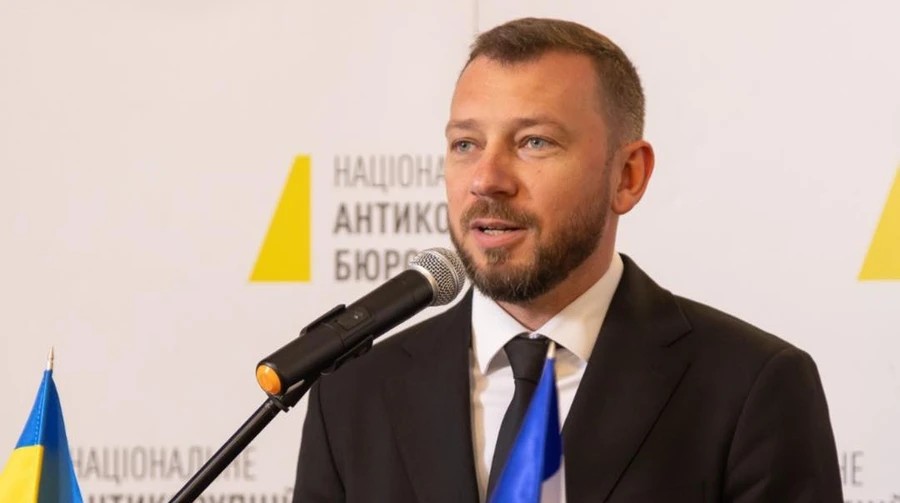 “Зарплати в конвертах” нардепам за 4 роки зросли з $1 до $5 тис.