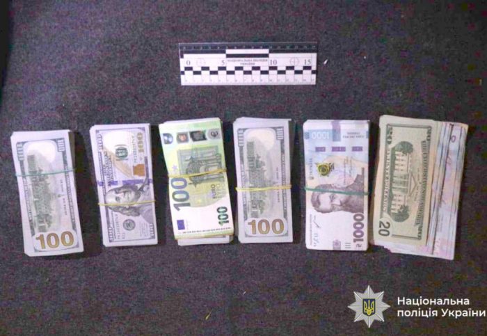 Вінничанка віддала майже 2 мільйони гривень фальшивим поліцейським