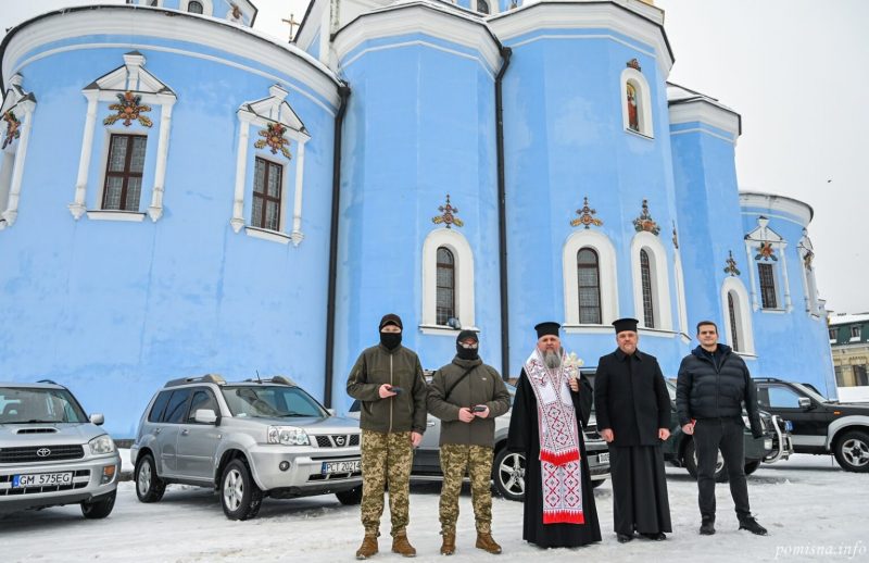 Предстоятель благословив автомобілі та передав їх захисникам України