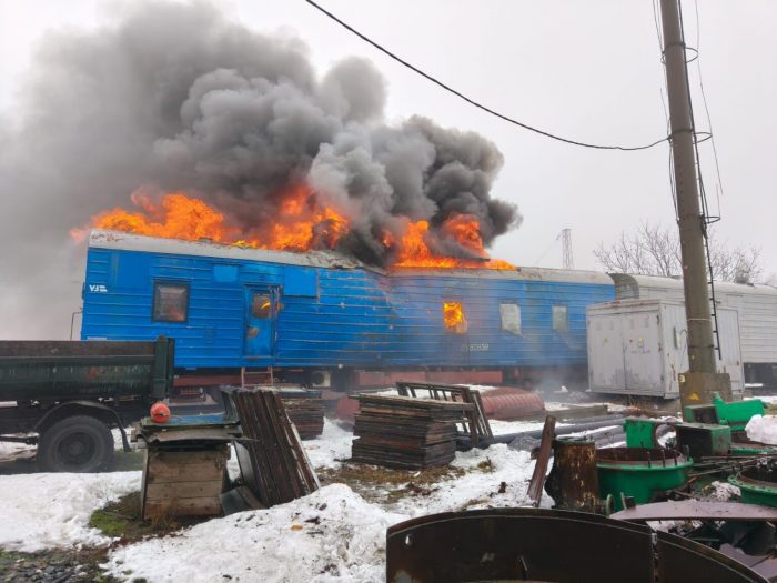 Окупанти понад добу били по об’єктах залізниці на Дніпровщині