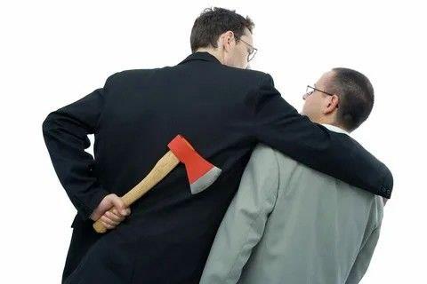 Вони йдуть рука об руку