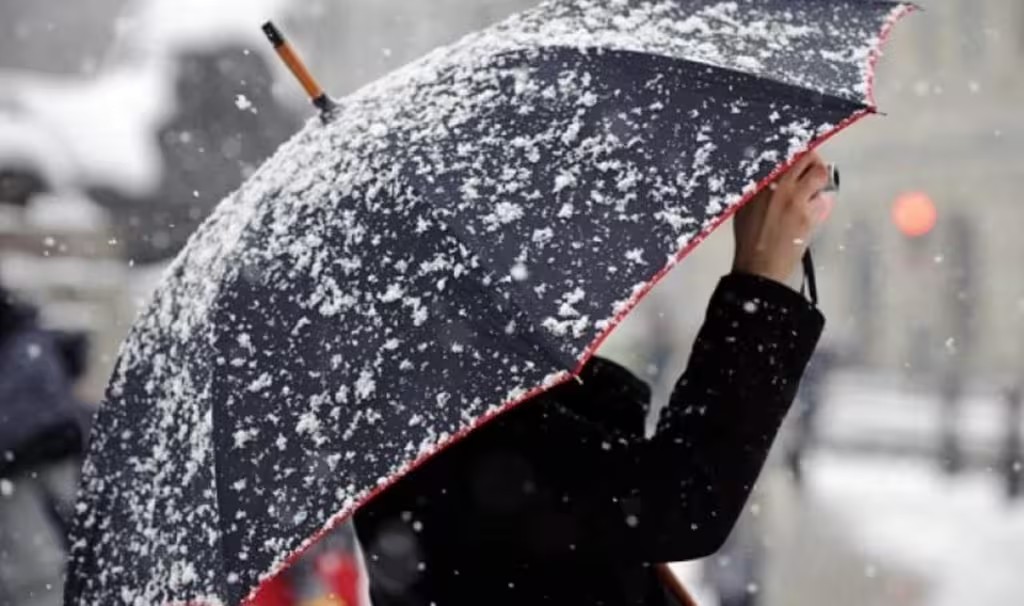 Дощі й мокрий сніг в Україні на сьогодні прогнозує Гідрометцентр