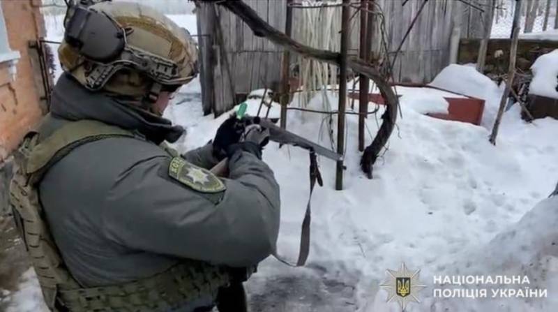Чоловік погрожував поліцейським рушницею, коли до нього прийшли з обшуком у Гайсинському районі