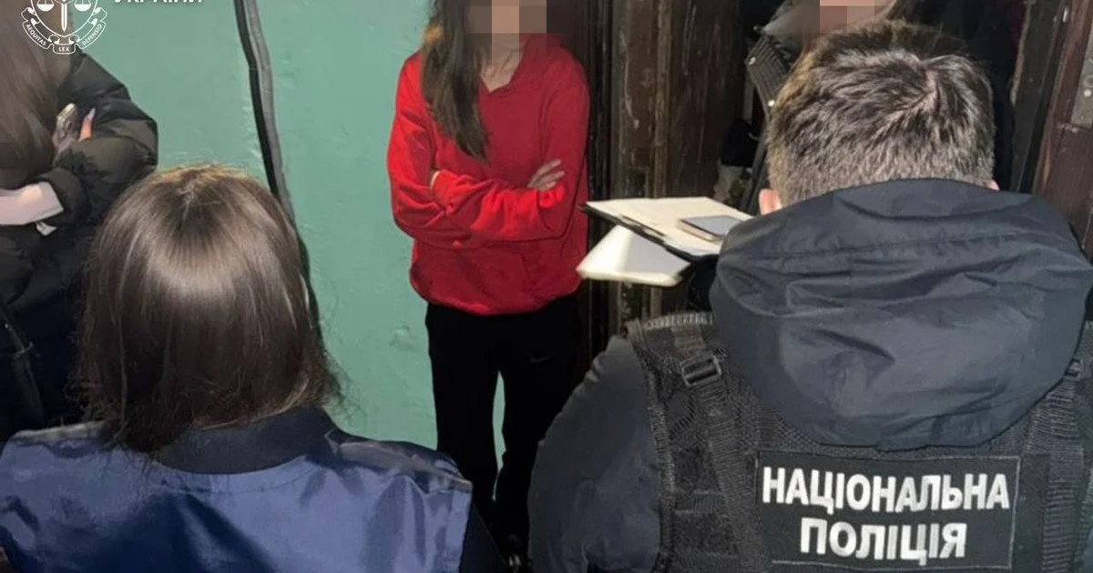 Жінка змушувала свою трирічну доньку зніматися в порно