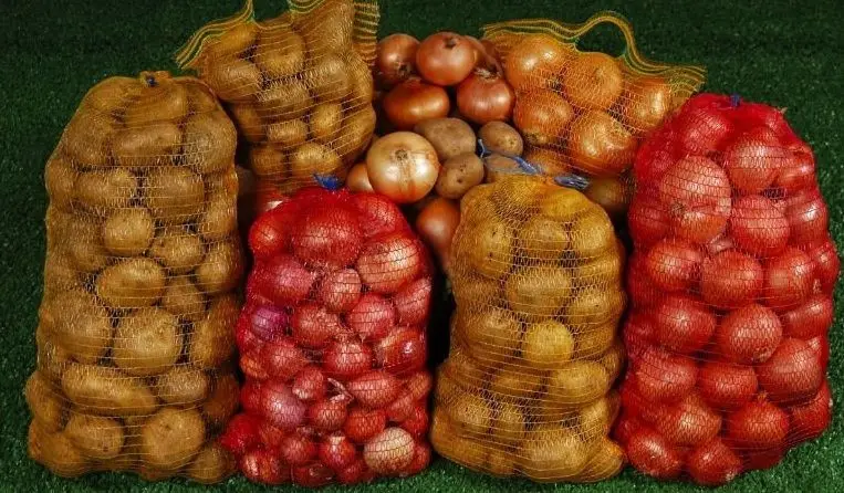 Не викидайте старі капронові сітки з-під цибулі і картоплі