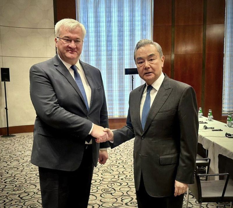 «Китай надасть Україні додатковий пакет гуманітарної енергетичної допомоги», — глава МЗС України після зустрічі із главою МЗС Китаю