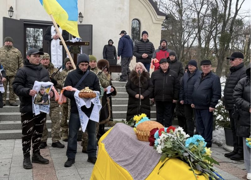 До Гайсина НА ЩИТІ повернувся 30-річний захисник України — Ярослав Лавренюк.