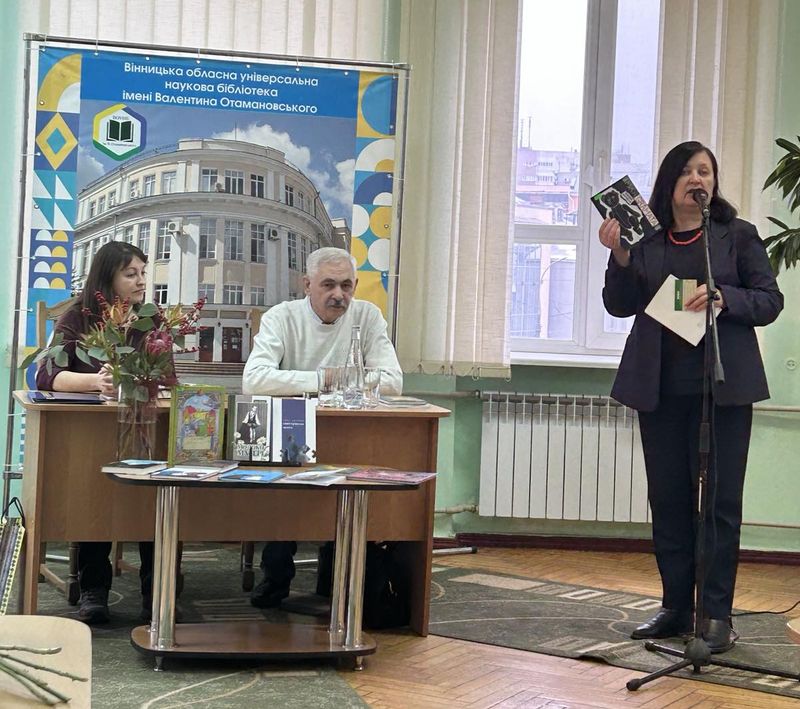 Донька та батько письменники та перекладачі подарували творчу зустріч