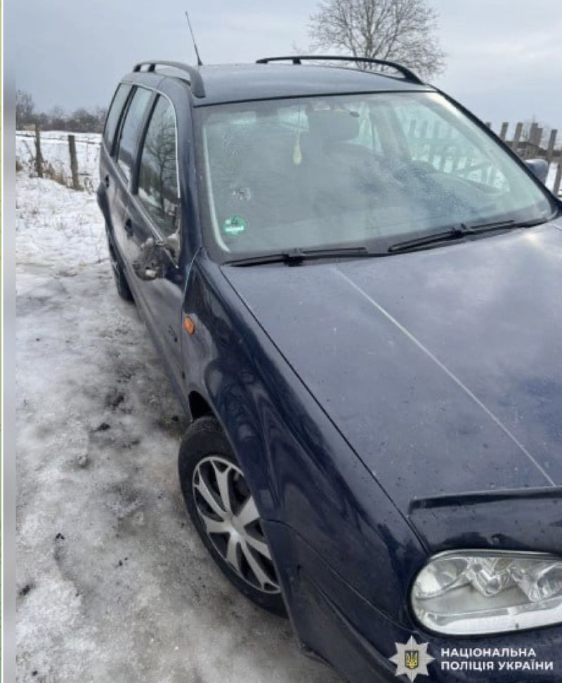 У Вінницькому районі водій збив на узбіччі двох пішоходів та втік