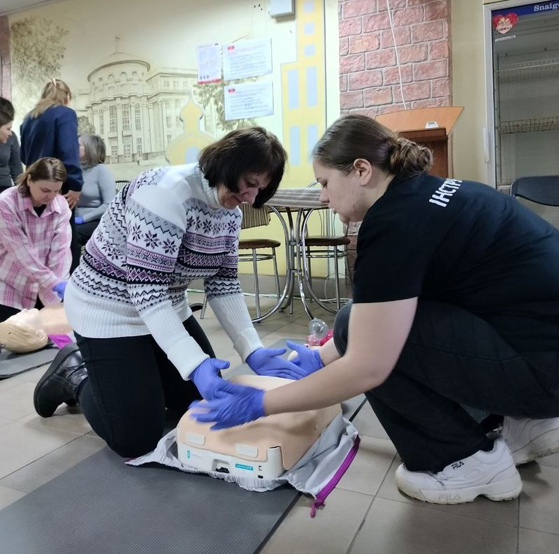 Почати діяти до приїзду швидкої. У Вінниці голови ОСББ навчаються надавати домедичну допомогу