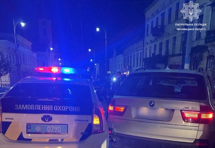 У машину поліції кинули гранату 