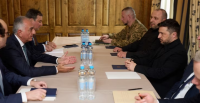 Неочікувано. Зеленський зустрівся в Мюнхені зі принцом Ірану Резою Пехлеві, сином шаха Мохаммеда Пехлеві.