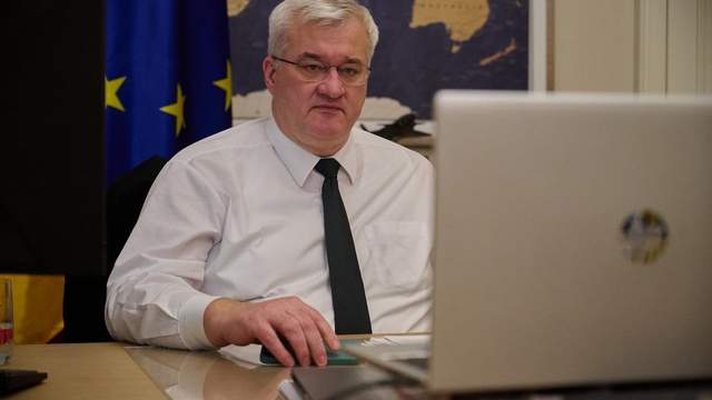 Угорська політамнезія від запаху дешевих російських енергоносіїв